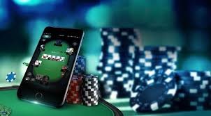 Người chơi Việt Nam kiểm tra kết quả thắng cược trên điện thoại tại daga6789